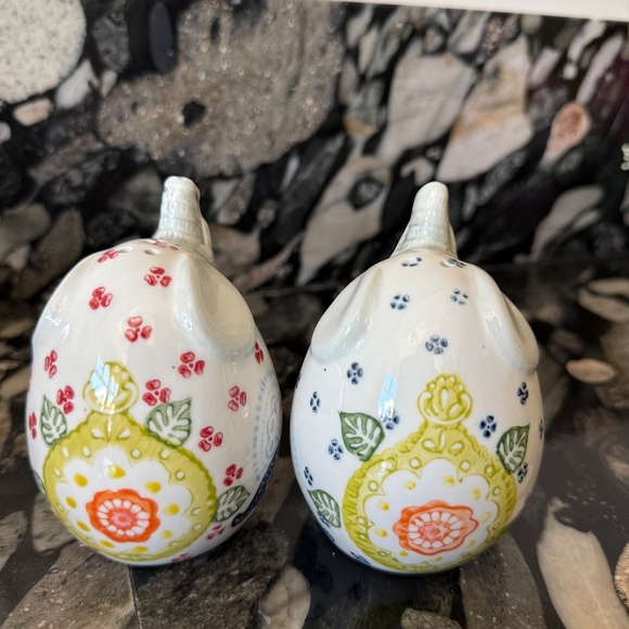 Elephant Salt & Pepper Shakers - Picture 4 of 6